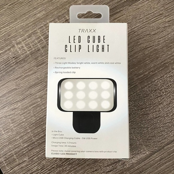 TRAXX LED Cube Clip Light for Laptop - Picture 2 of 5